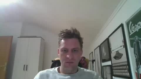 Snapshot of thedon2123 chatting on December 3, 7:33 pm thedon2123 online show from December 3, 7:33 pm