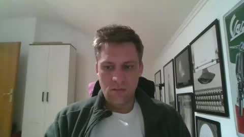 Snapshot of thedon2123 chatting on December 4, 5:44 pm thedon2123 online show from December 4, 5:44 pm