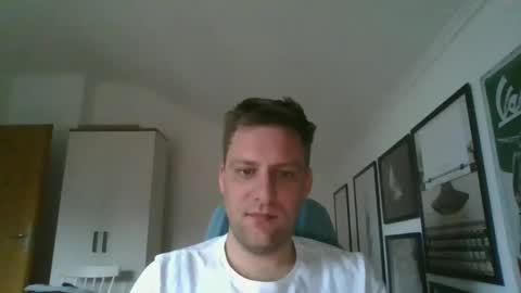 Snapshot of thedon2123 chatting on December 24, 12:33 pm thedon2123 online show from December 24, 12:33 pm