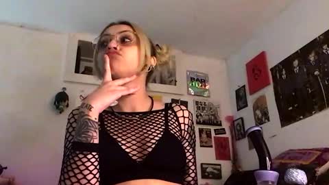 Snapshot of theeking_venus chatting on December 29, 2:38 am KIng Venus online show from December 29, 2:38 am