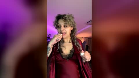 KIng Venus online show from April 19, 2:33 am