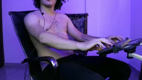 Snapshot of thefetishlord chatting on January 2, 11:20 am Seb online show from January 2, 11:20 am