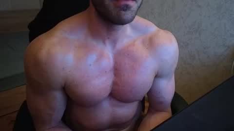 Snapshot of thefitgiant chatting on March 3, 11:14 pm Vince online show from March 3, 11:14 pm