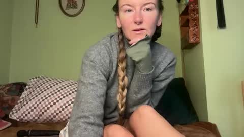 Snapshot of thefoxglovefairy chatting on November 5, 7:36 pm Fae online show from November 5, 7:36 pm