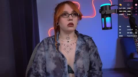 Snapshot of thefullredmoon chatting on April 23, 9:52 am Moon online show from April 23, 9:52 am