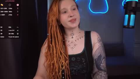 Snapshot of thefullredmoon chatting on May 8, 11:37 am Moon online show from May 8, 11:37 am