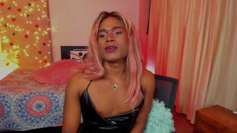 Snapshot of thegoldenbitch chatting on February 6, 11:04 pm Goldie online show from February 6, 11:04 pm