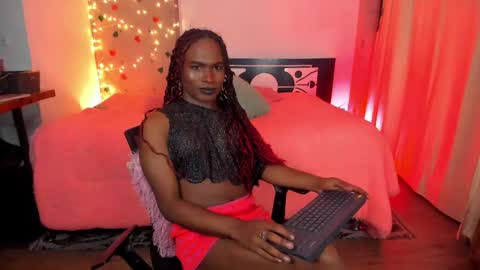 Snapshot of thegoldenbitch chatting on March 5, 3:40 am Goldie online show from March 5, 3:40 am