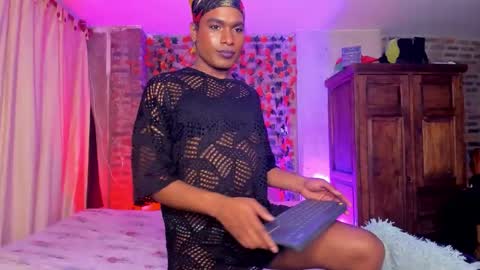 Snapshot of thegoldenbitch chatting on November 7, 7:08 am Goldie online show from November 7, 7:08 am