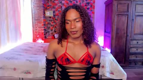 Snapshot of thegoldenbitch chatting on November 12, 4:40 pm Goldie online show from November 12, 4:40 pm