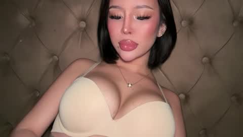 Elle  dont forget to folloW me and thumbs up online show from March 24, 2:16 am