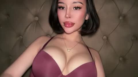 Elle  dont forget to folloW me and thumbs up online show from April 3, 1:25 am