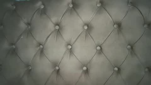 Elle  dont forget to folloW me and thumbs up online show from April 5, 2:31 am