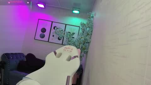 Theia  online show from March 3, 12:33 pm