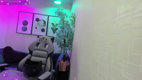 Theia  online show from March 30, 12:39 pm