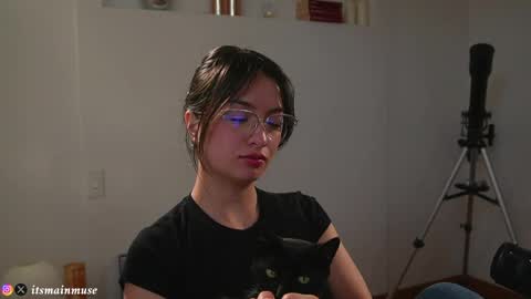 Snapshot of theirismuse chatting on May 27, 10:51 pm Iris online show from May 27, 10:51 pm