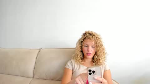 Snapshot of theislandgirl chatting on December 2, 5:59 pm Lily Marie online show from December 2, 5:59 pm