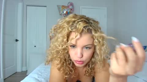 Snapshot of theislandgirl chatting on January 20, 9:11 pm Lily Marie online show from January 20, 9:11 pm