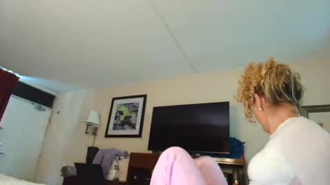 Snapshot of theislandgirl chatting on February 1, 2:56 pm Lily Marie online show from February 1, 2:56 pm