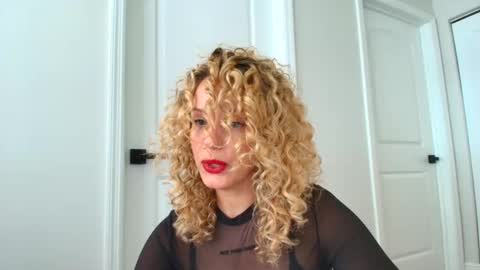 Snapshot of theislandgirl chatting on February 6, 6:13 pm Lily Marie online show from February 6, 6:13 pm