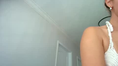 Snapshot of theislandgirl chatting on February 8, 4:36 pm Lily Marie online show from February 8, 4:36 pm