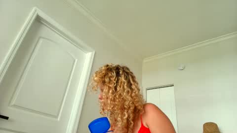 Snapshot of theislandgirl chatting on March 3, 8:11 pm Lily Marie online show from March 3, 8:11 pm