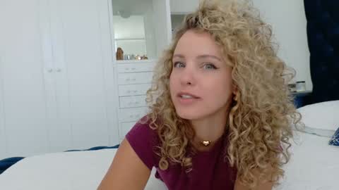 Snapshot of theislandgirl chatting on September 11, 6:19 pm Lily Marie online show from September 11, 6:19 pm