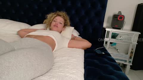 Snapshot of theislandgirl chatting on September 12, 8:20 pm Lily Marie online show from September 12, 8:20 pm