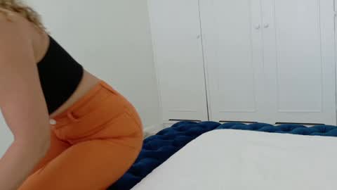 Snapshot of theislandgirl chatting on September 19, 6:52 pm Lily Marie online show from September 19, 6:52 pm