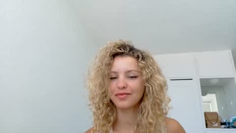 Snapshot of theislandgirl chatting on June 15, 7:05 pm Lily Marie online show from June 15, 7:05 pm
