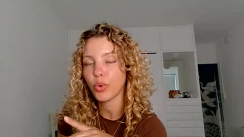 Snapshot of theislandgirl chatting on June 20, 9:28 pm Lily Marie online show from June 20, 9:28 pm
