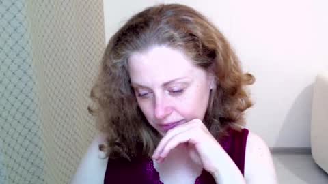 Snapshot of theladysblush chatting on May 29, 8:29 pm Ella online show from May 29, 8:29 pm