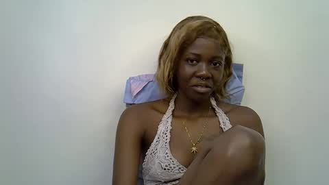 Snapshot of thelil_girl chatting on March 18, 5:32 am thelil_girl online show from March 18, 5:32 am