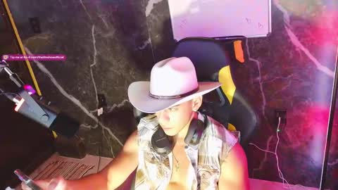 Snapshot of thelitoshowofficial chatting on April 15, 7:48 am thelitoshowofficial online show from April 15, 7:48 am