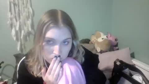 Snapshot of thelittlebambii chatting on December 30, 2:09 am Little Bambii online show from December 30, 2:09 am