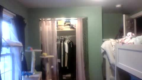 Snapshot of thelittlebambii chatting on February 4, 9:52 pm Little Bambii online show from February 4, 9:52 pm