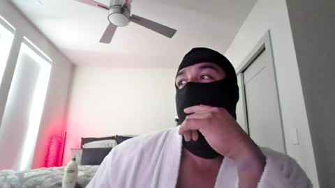 Snapshot of themaskedbull chatting on July 19, 4:00 pm Themaskedbull online show from July 19, 4:00 pm