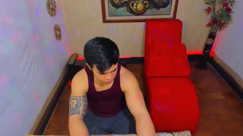 themuscularvenezuelanman online show from April 24, 4:59 am