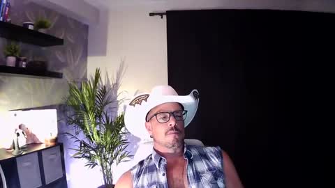 Snapshot of thenakedneighborstone chatting on July 19, 2:48 am TheNakedNeighborStone online show from July 19, 2:48 am