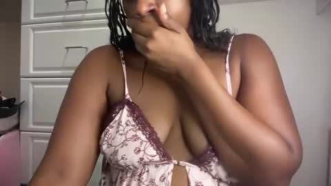 Snapshot of thenaturalgoddess chatting on July 6, 5:26 pm TheNaturalGoddess online show from July 6, 5:26 pm