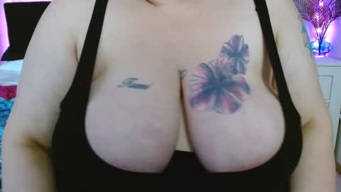 Snapshot of thenaughty1baby_2 chatting on January 16, 9:08 pm im on randomly so follow to know when im online online show from January 16, 9:08 pm