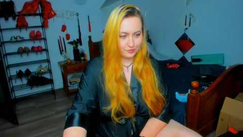 thenaughtygf online show from April 7, 9:48 pm