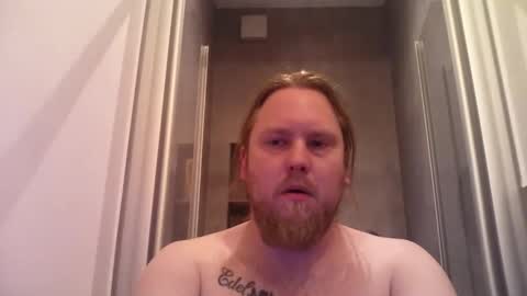 Snapshot of thenewdude1992 chatting on April 7, 7:03 pm thenewdude1992 online show from April 7, 7:03 pm