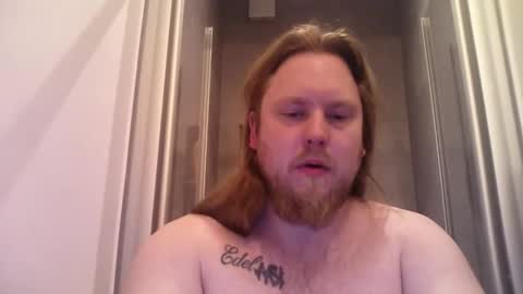 Snapshot of thenewdude1992 chatting on April 10, 6:01 pm thenewdude1992 online show from April 10, 6:01 pm
