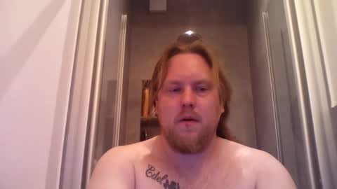 Snapshot of thenewdude1992 chatting on May 2, 7:30 pm thenewdude1992 online show from May 2, 7:30 pm