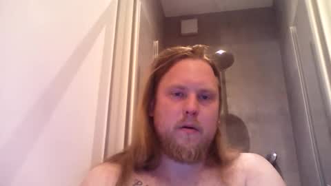 Snapshot of thenewdude1992 chatting on May 15, 6:26 pm thenewdude1992 online show from May 15, 6:26 pm