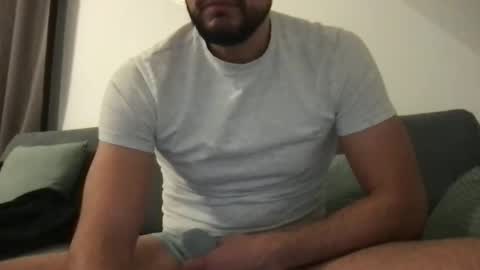 Snapshot of thenudeworldrover chatting on February 26, 8:33 pm thenudeworldrover online show from February 26, 8:33 pm