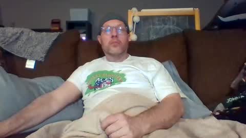 Snapshot of theo6974z chatting on May 11, 3:23 am theo6974z online show from May 11, 3:23 am