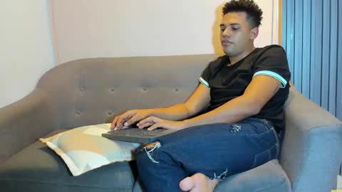 theo_morris online show from February 28, 5:30 am