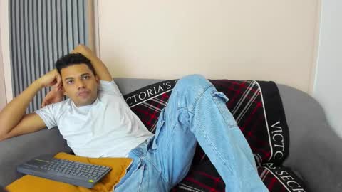 theo_morris online show from March 3, 4:18 am